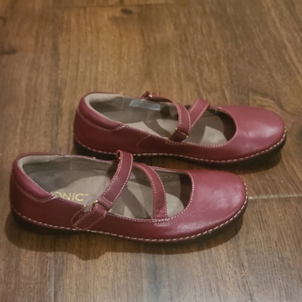 Vionic Judith Mary Jane leather flats maroon 7